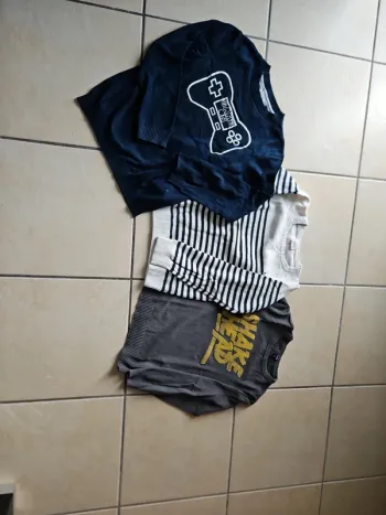 Lot de 3 pulls taille 8 ans