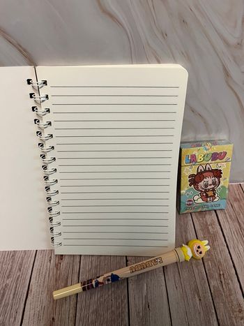 Cahier labubu stylo qui tourne carte à collectionner