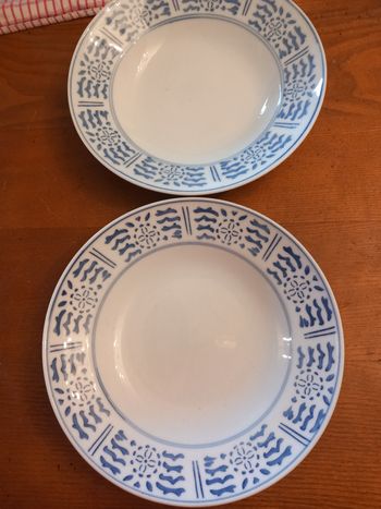 Lot 2 assiettes à soupe