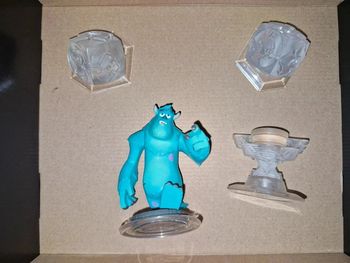 Lot de 4 figurines infinity  sully  cars  indestructible