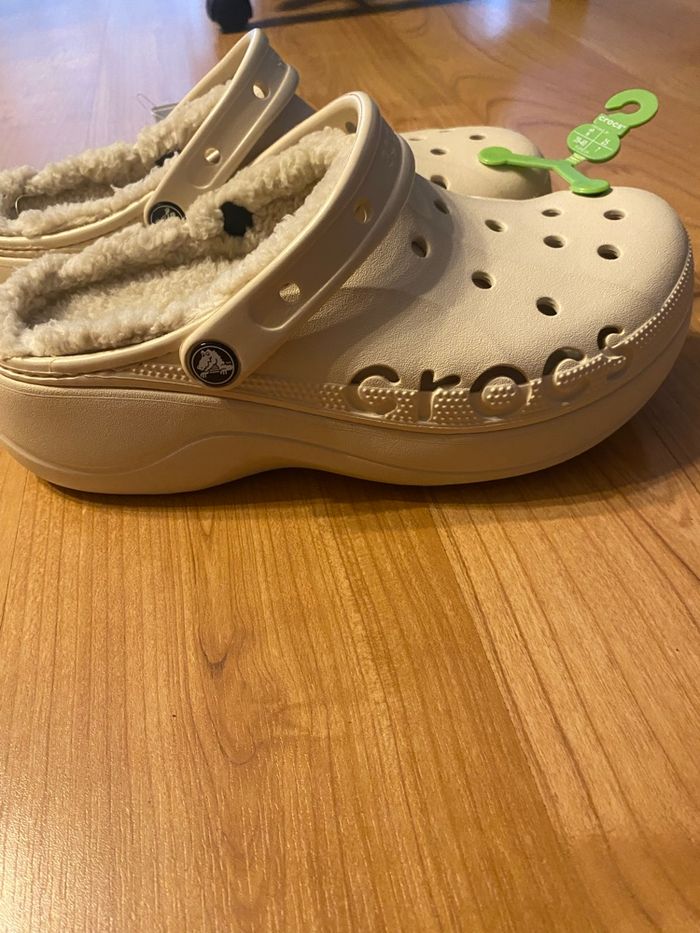Crocs Beige ( Taille 39-40 ) Neuf avec étiquette - photo numéro 2
