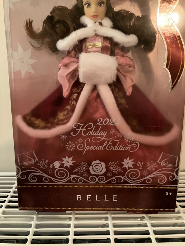 Poupée belle édition spéciale 2024 holiday - photo numéro 2