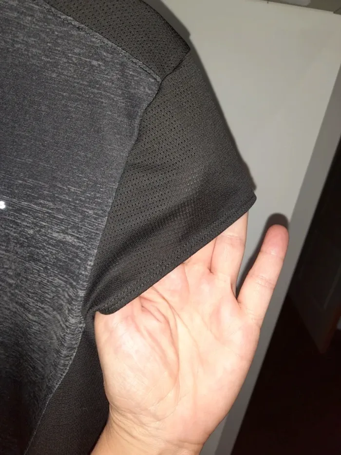 T shirt de sport. Taille 8 ans.decathlon - photo numéro 3
