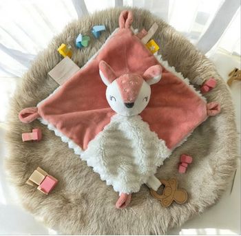 Doudou plat biche faon rose blanc Tape à l’oeil TAO Tape à l’oeil