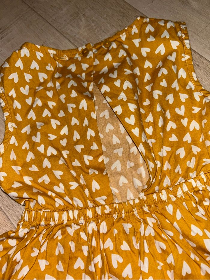 Jolie robe jaune motifs cœurs - photo numéro 3