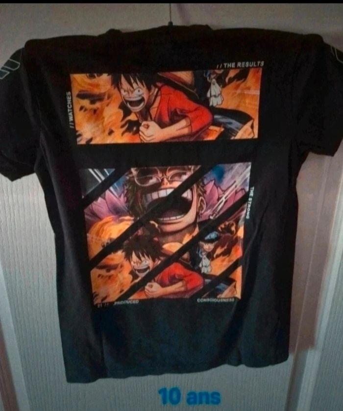 Joli t-shirt one piece Taille 10ans