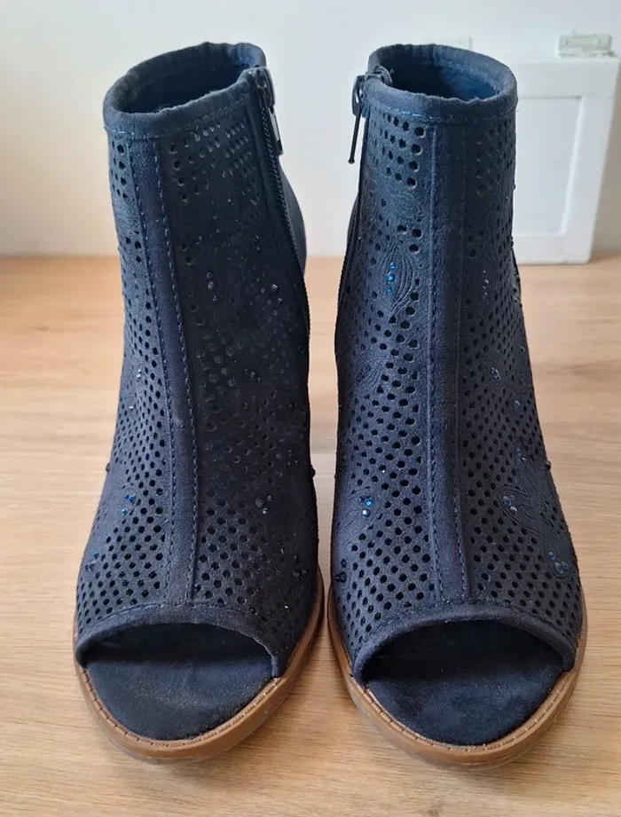Chaussures ajourees marines à talon 37 - photo numéro 2