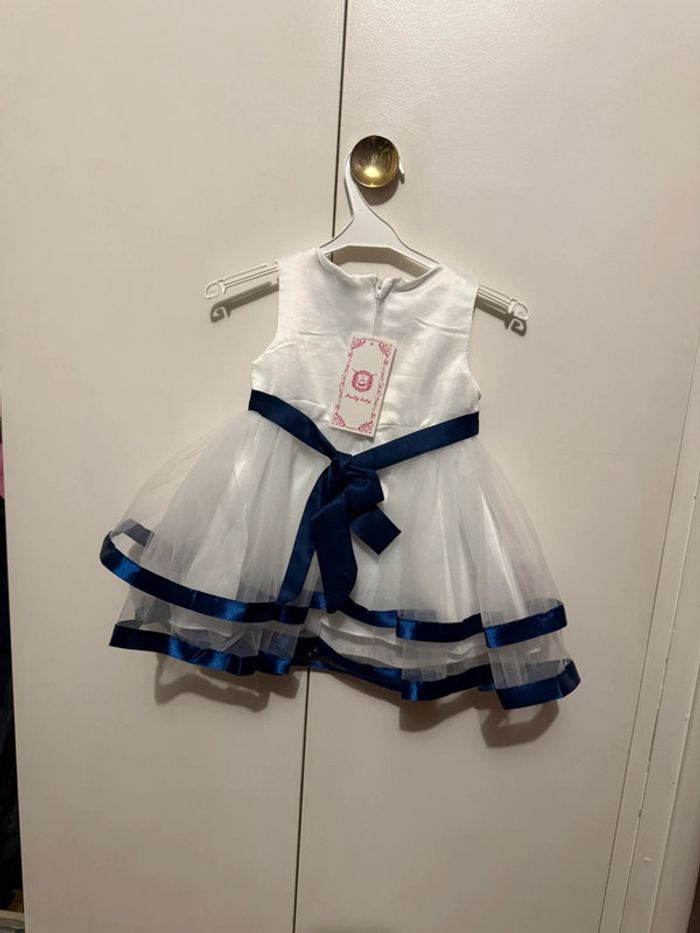 Robe festive blanche et bleue pour bébé - photo numéro 2