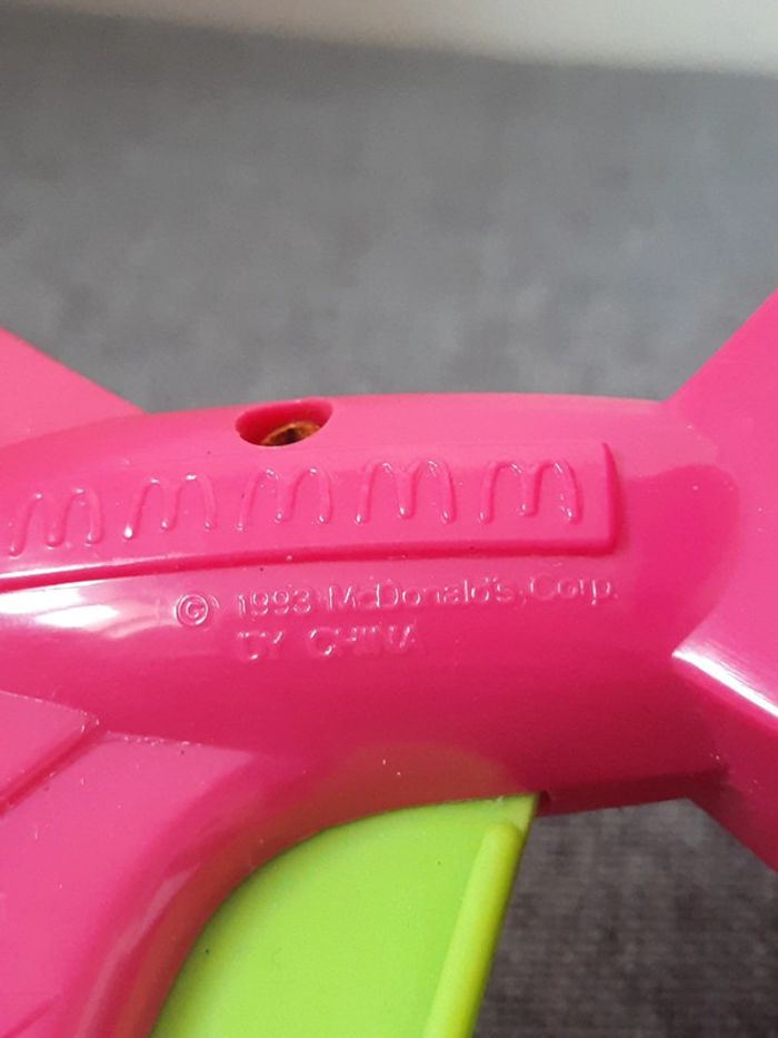 Jouet McDonald's 1993 tape mains 👏 - photo numéro 9