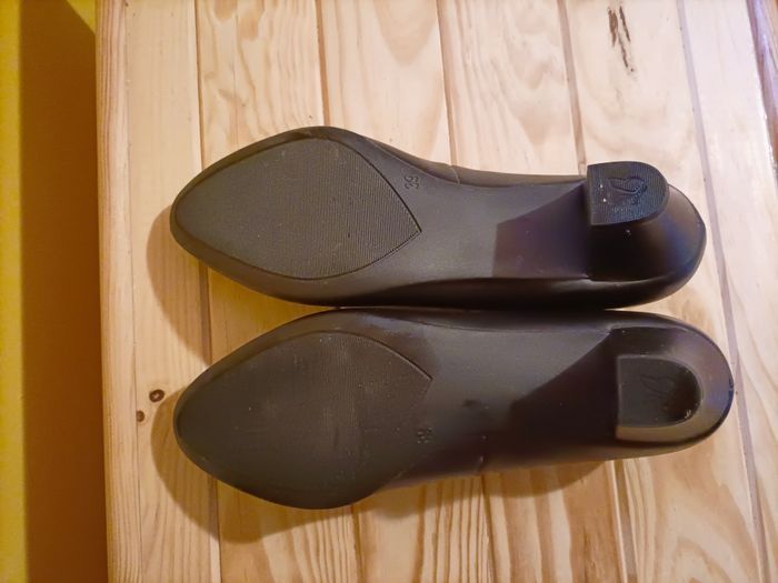 Escarpins en cuir noir Caprice - talon 5,5 cm - pointure 39 - photo numéro 3