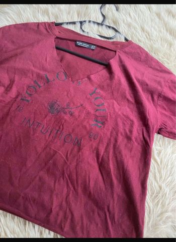 T-shirt rouge bordeaux et noir Bershka Taille S / 36