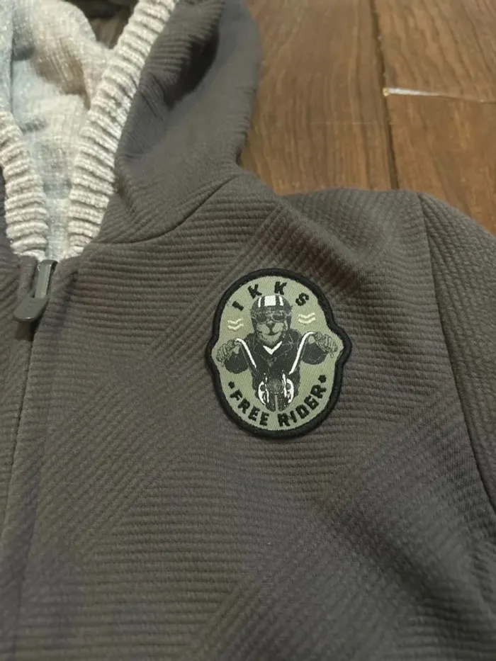 Magnifique Cardigan gilet à capuche chaud réversible garcon IKKS taille 3 ans - photo numéro 4
