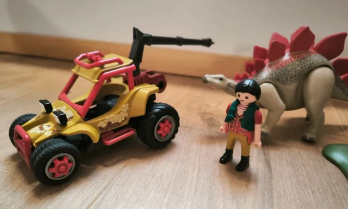 Playmobil dinosaure Explorateur avec véhicule et stégosaure 9432 - photo numéro 2