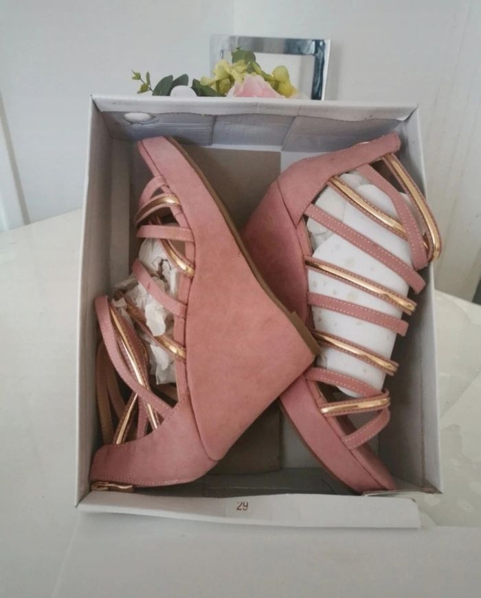 🩷🤍Jolie Paires De Sandales Talon Compensé 🩷🤍 - photo numéro 2