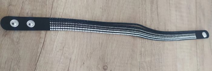 Bracelet en suédine  noir et strass - photo numéro 3