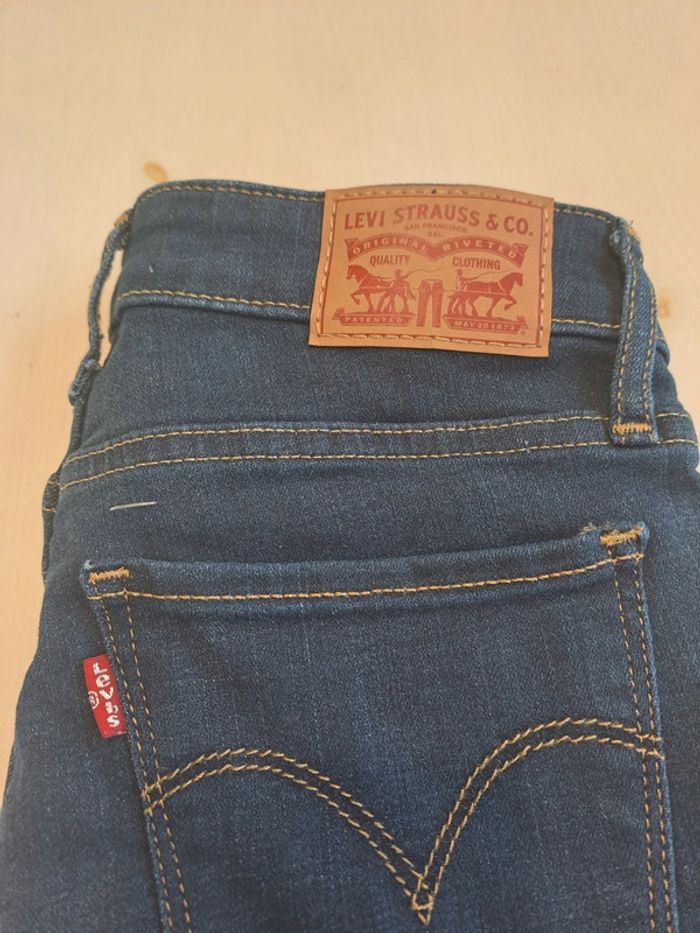 Jeans Levi's 711 skinny 24x32 neuf - photo numéro 4