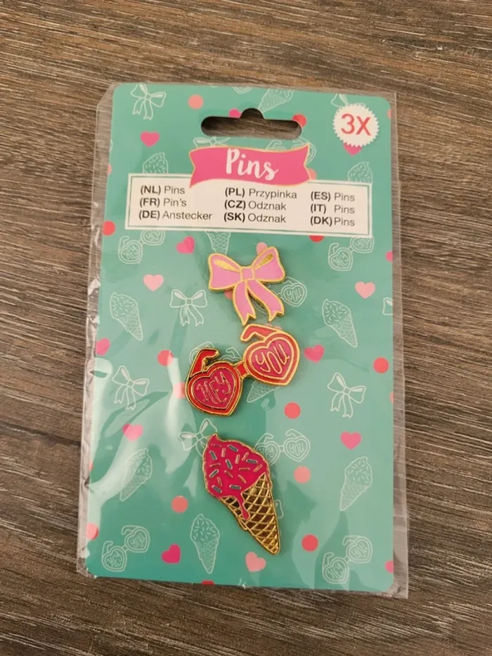 Lot de 3 pin's métal