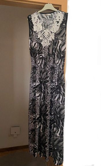 Jolie robe légère convient pour un 38/40/42 🤍