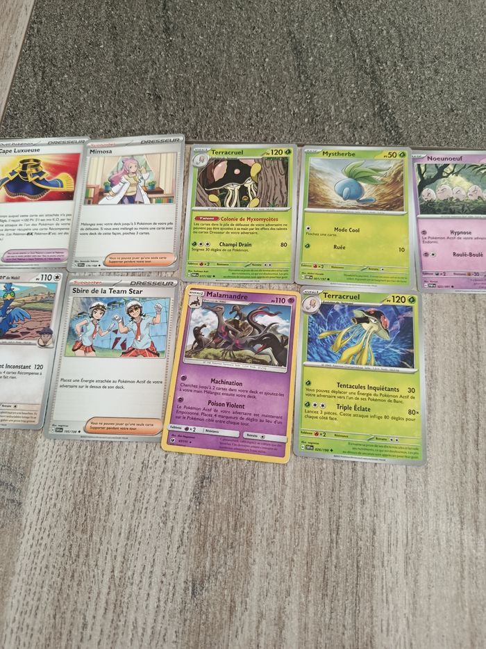 Carte pokémon et dresseurs