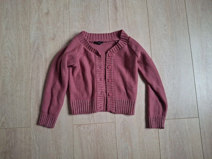 Gilet rose à boutons