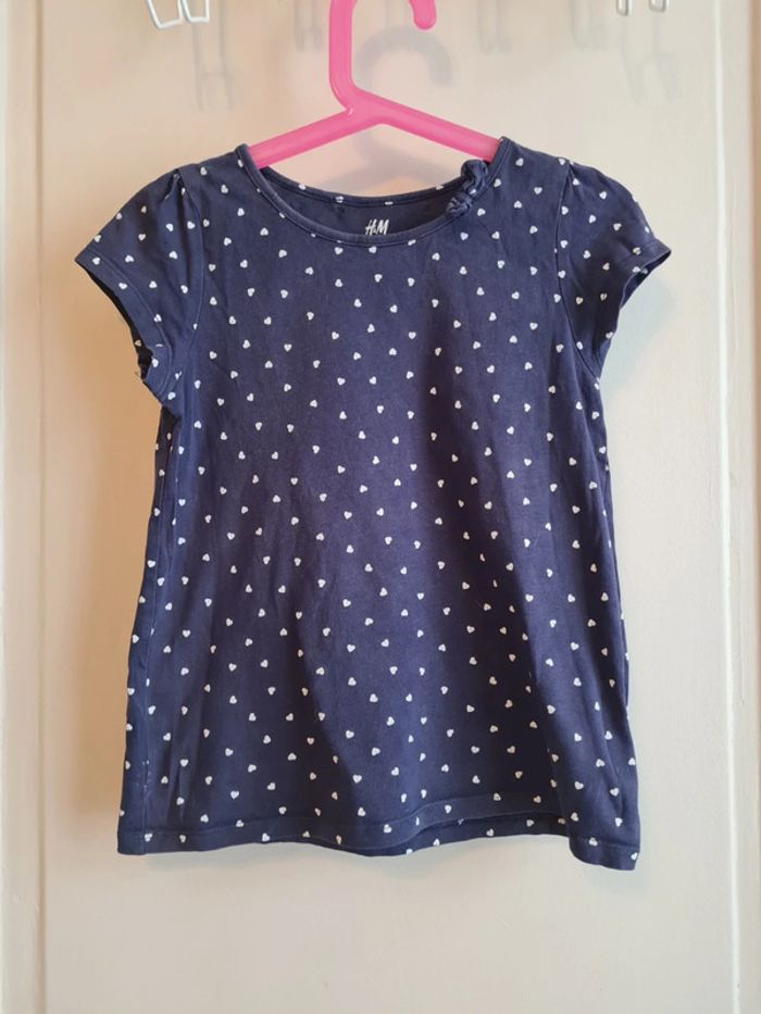 Tee shirt coeurs H&M taille 6-8 ans