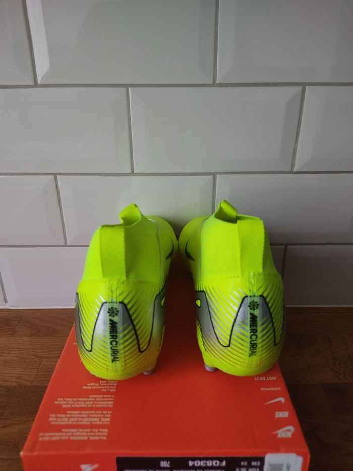 Crampons Nike T 38.5 - photo numéro 5
