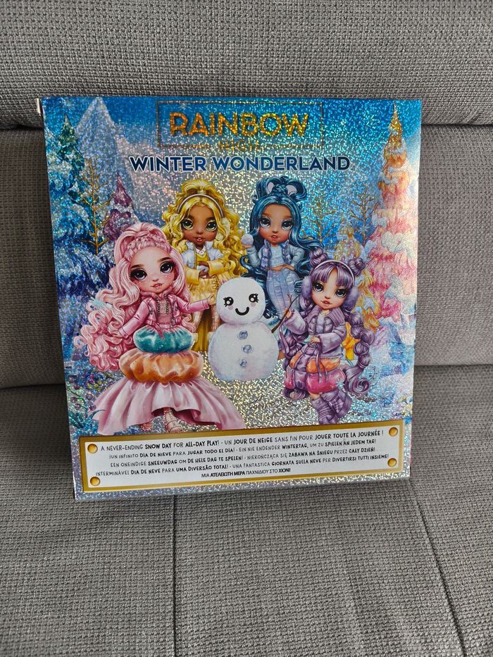 Poupée winter wonderland rainbow Bella neuve - photo numéro 4