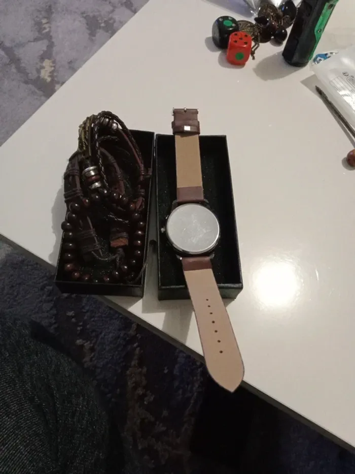 Montre a quartz ronde 3 bracelets - photo numéro 4