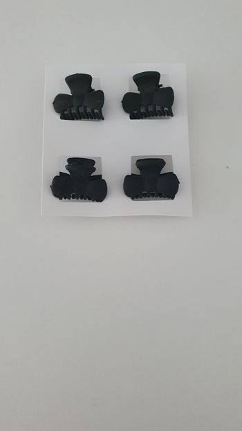 4 pinces à cheveux neuves