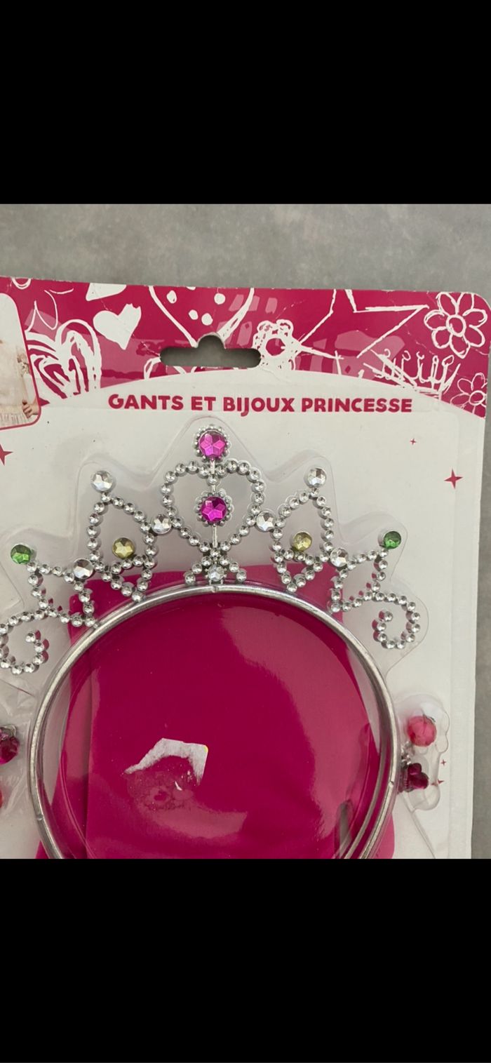 Kit princesse avec couronne bloucles d'oreilles et gants rose - photo numéro 2