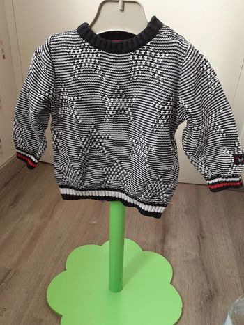 Pull grain de blé taille 6 mois.