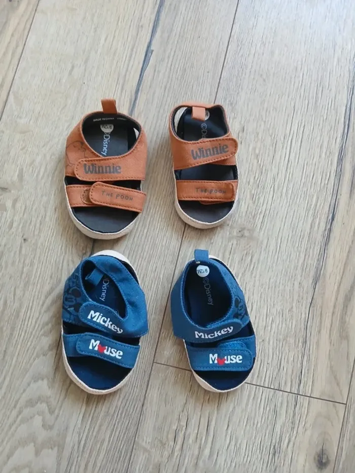 Chaussures bébé sandales 9-12 mois winnie et Mickey