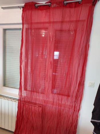 Un rideau à œillets