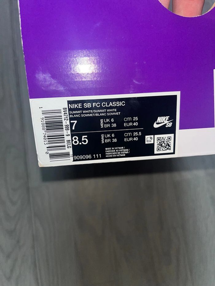 Chaussures Nike beige taille 40 - photo numéro 4
