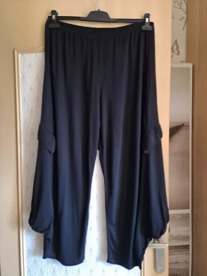 Sarouel femme noir fluide tbe taille élastique en tbe du 40/42 au 48/50 étiquette coupée - photo numéro 2