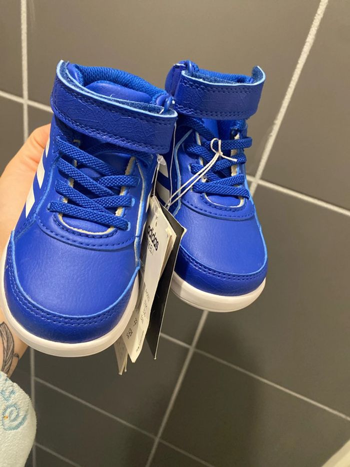 Basket taille 22 neuve - photo numéro 3