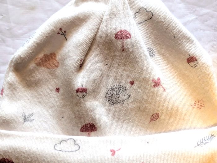 Petit Bonnet Baby Club Blanc Dessins Nature Animaux Glands Champignons Feuilles Accessoire Bébés - photo numéro 3