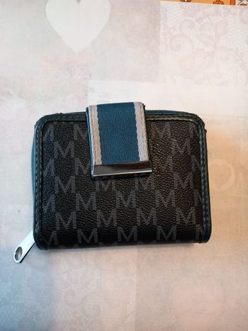 Porte-monnaie bleu et noir 