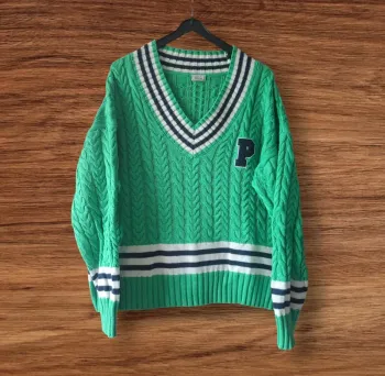 Pull col V style universitaire – Taille M 💚