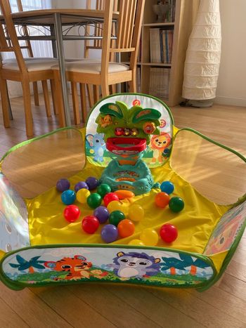 Piscine à balles interactive