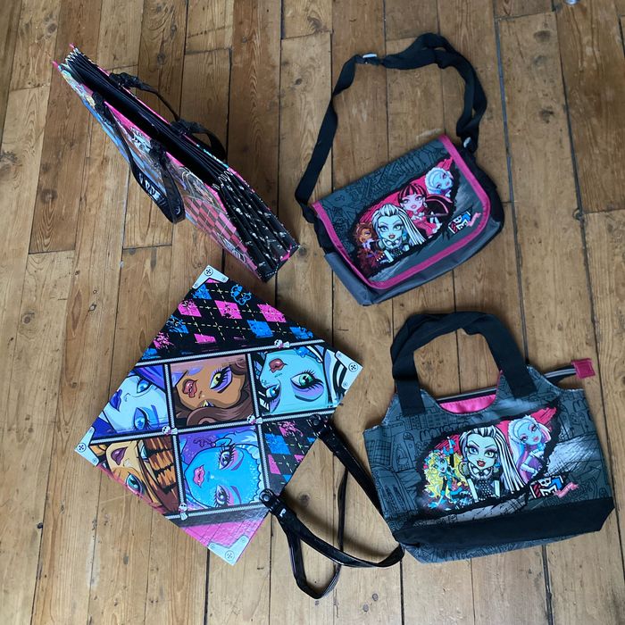 Lot pochette classeur sac à main Monster High