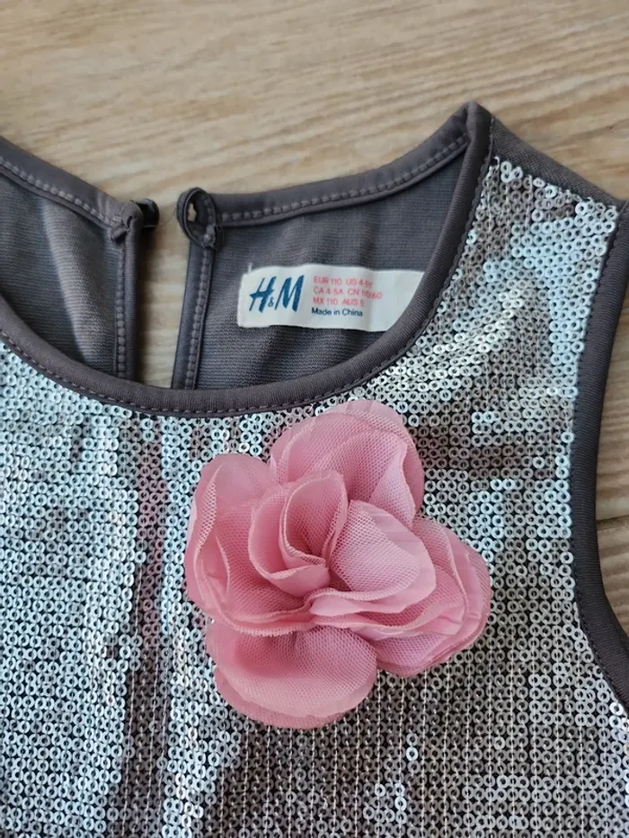 Robe paillette 4/5 ans - photo numéro 2