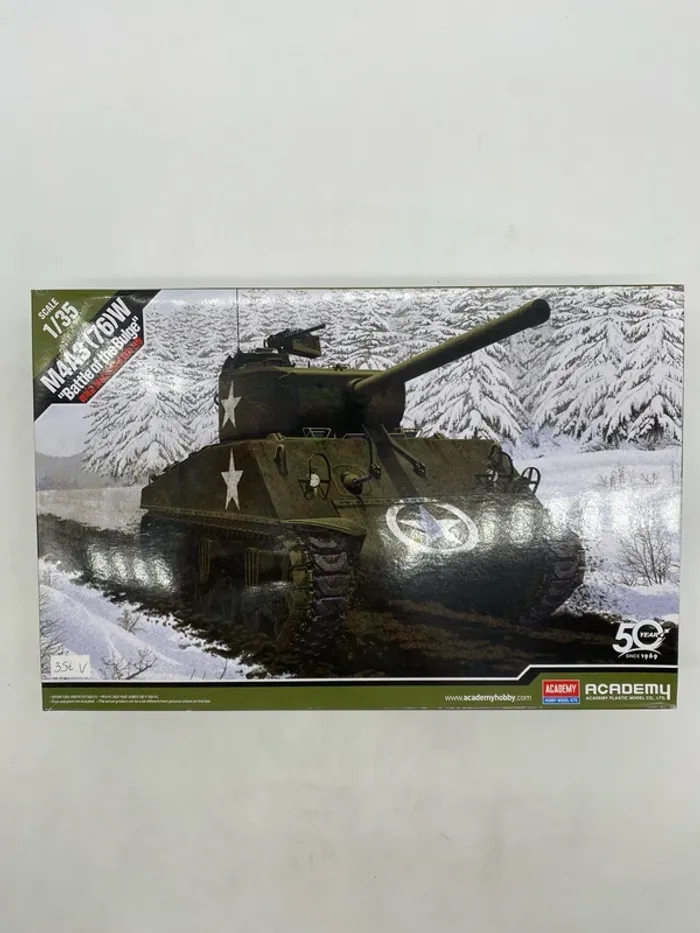 Maquette Academy M4a3 (76) W battle of the bulge