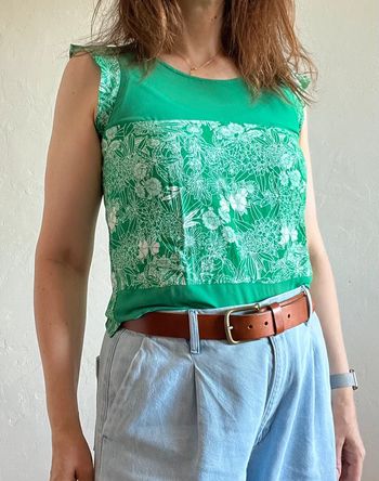 🌿 Débardeur NAF NAF vert et blanc fleur floral – Taille 38 – Comme neuf 🌿