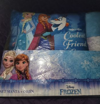 Coussin et plaid Disney  reine des neiges