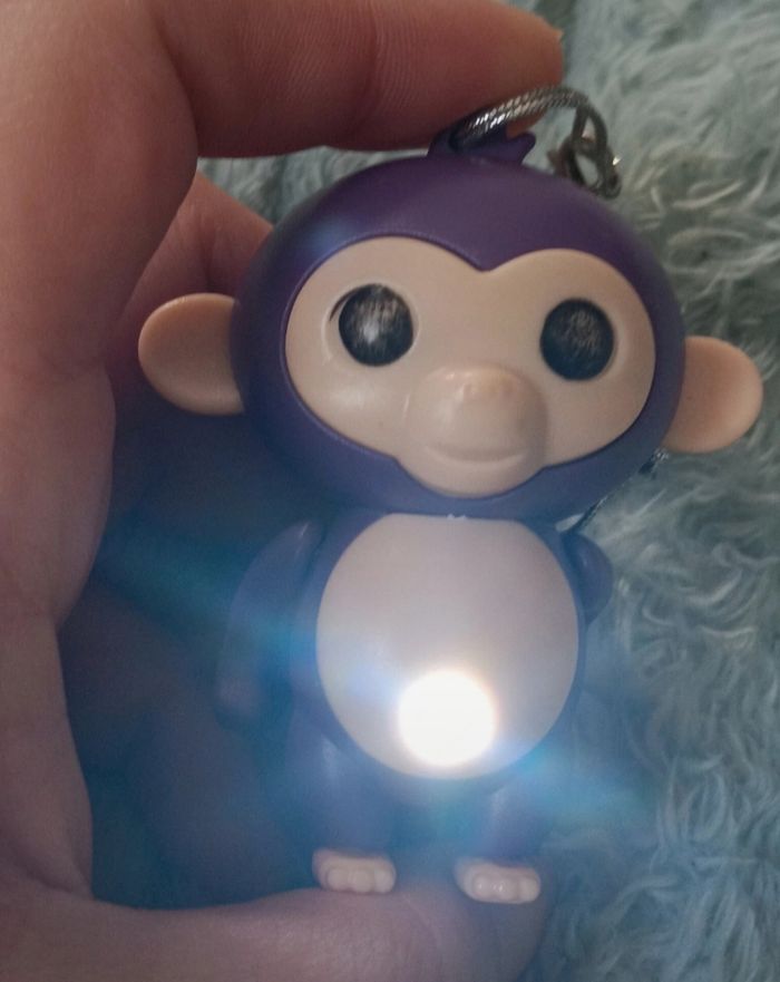 Porte-clés singe  avec lampe torche LED - photo numéro 3
