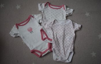 🌸 Lot de 3 Bodies okaidi T 1 mois