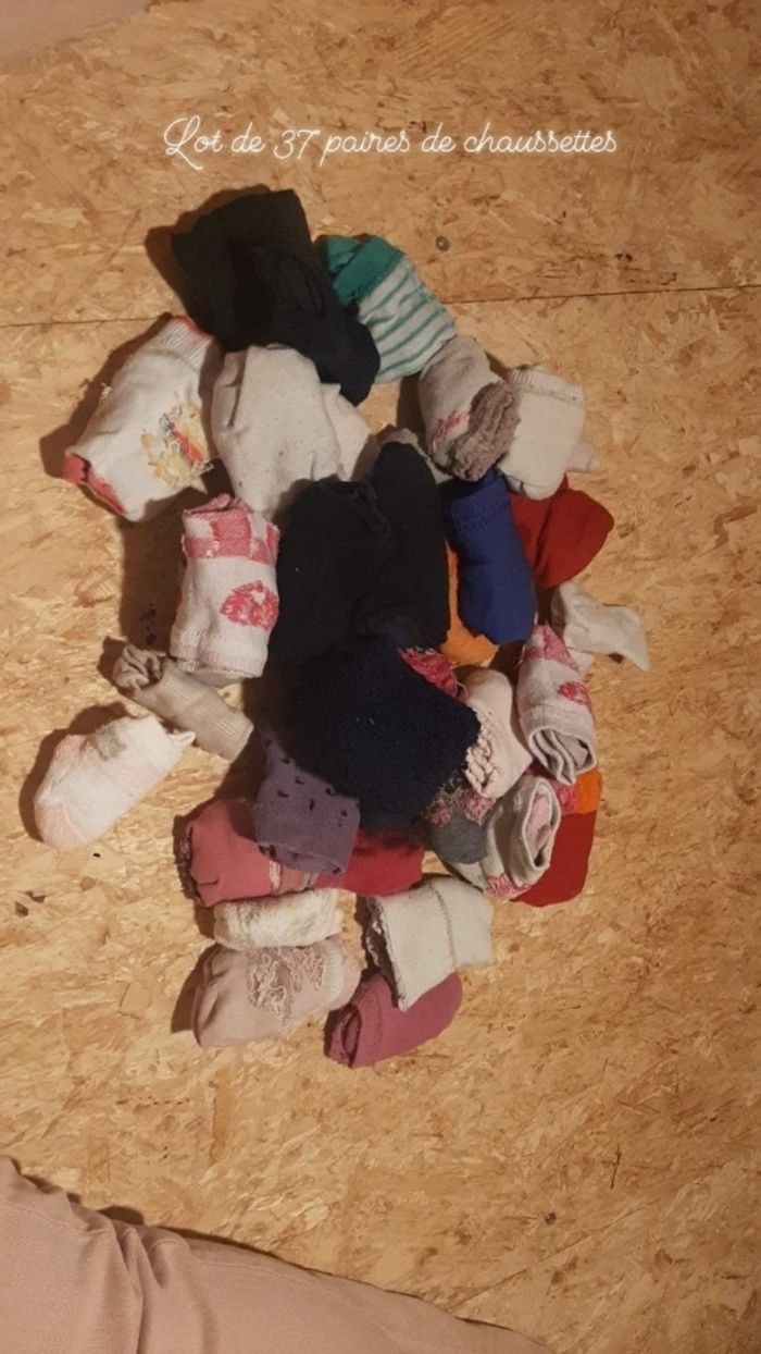 Lot de 37 paires de chaussettes
