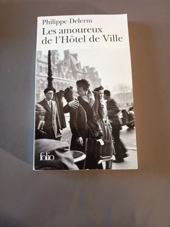 Livre les amoureux de l'hôtel de ville
