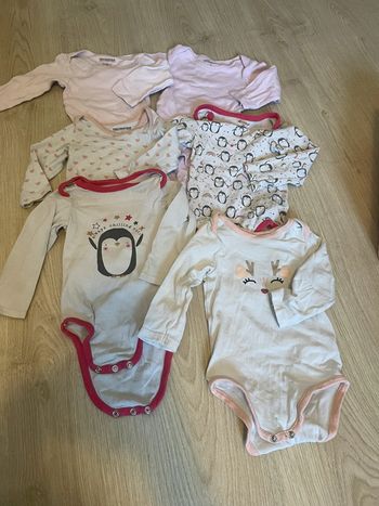 Lot 6 bodys 9 mois